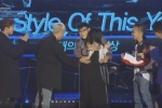ท็อป BIGBANG มอบอ้อมกอดสุดอบอุ่นให้สไตลิสของเขาที่ได้รับรางวัล! งานอบอุ่นต้องมา!!