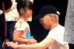 จีดราก้อน BIGBANG ทำหัวใจแฟนเกิร์ลวัยกระเตาะเต้นรัว ๆ กับช็อตคลุมแจ็คเก็ตให้สาวน้อย!